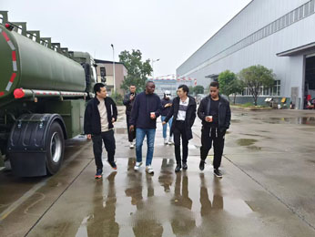 A Bangladeshi customer came to our company to purchase oil tankers truck