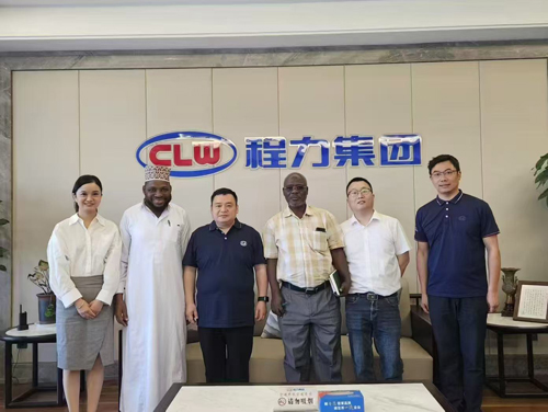 Nigerian gas station customers came to our company to purchase a batch of tank trucks.