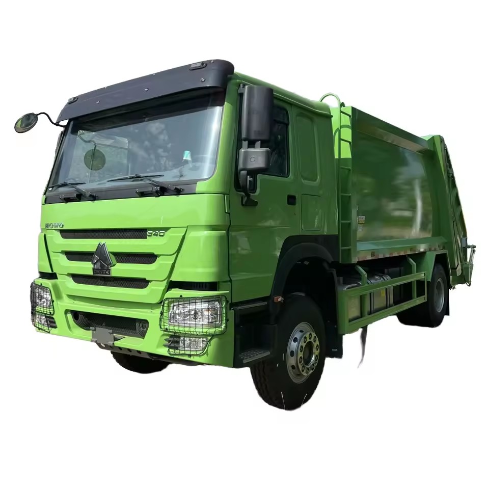 Sinotruk 4x2 Rear Loader Garbage Compactor Truck Diesel Engine, Manual Transmission Heavy Duty Core 